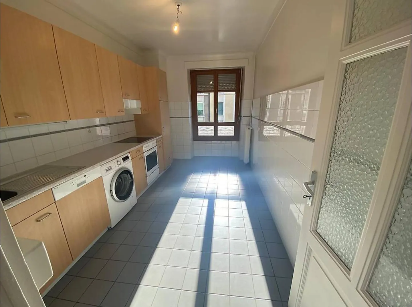 Apartment for rent - Photo 3 of 5