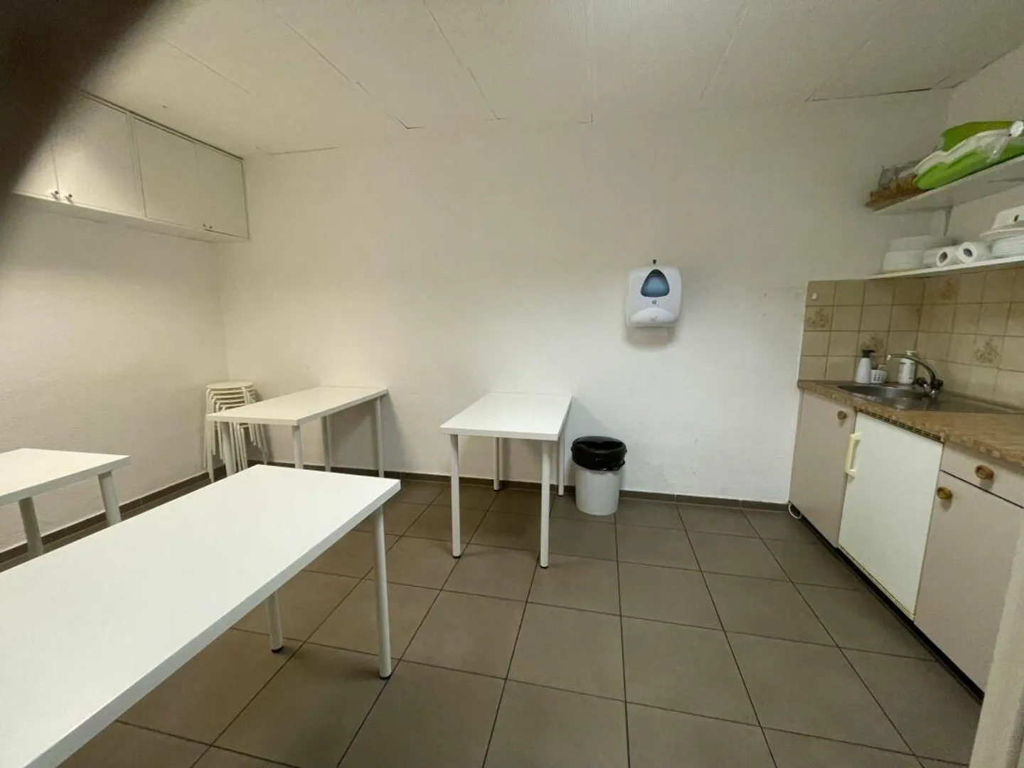 Locaux commerciaux dans un emplacement central et populaire - sous droits de construction - Photo 6 sur 9