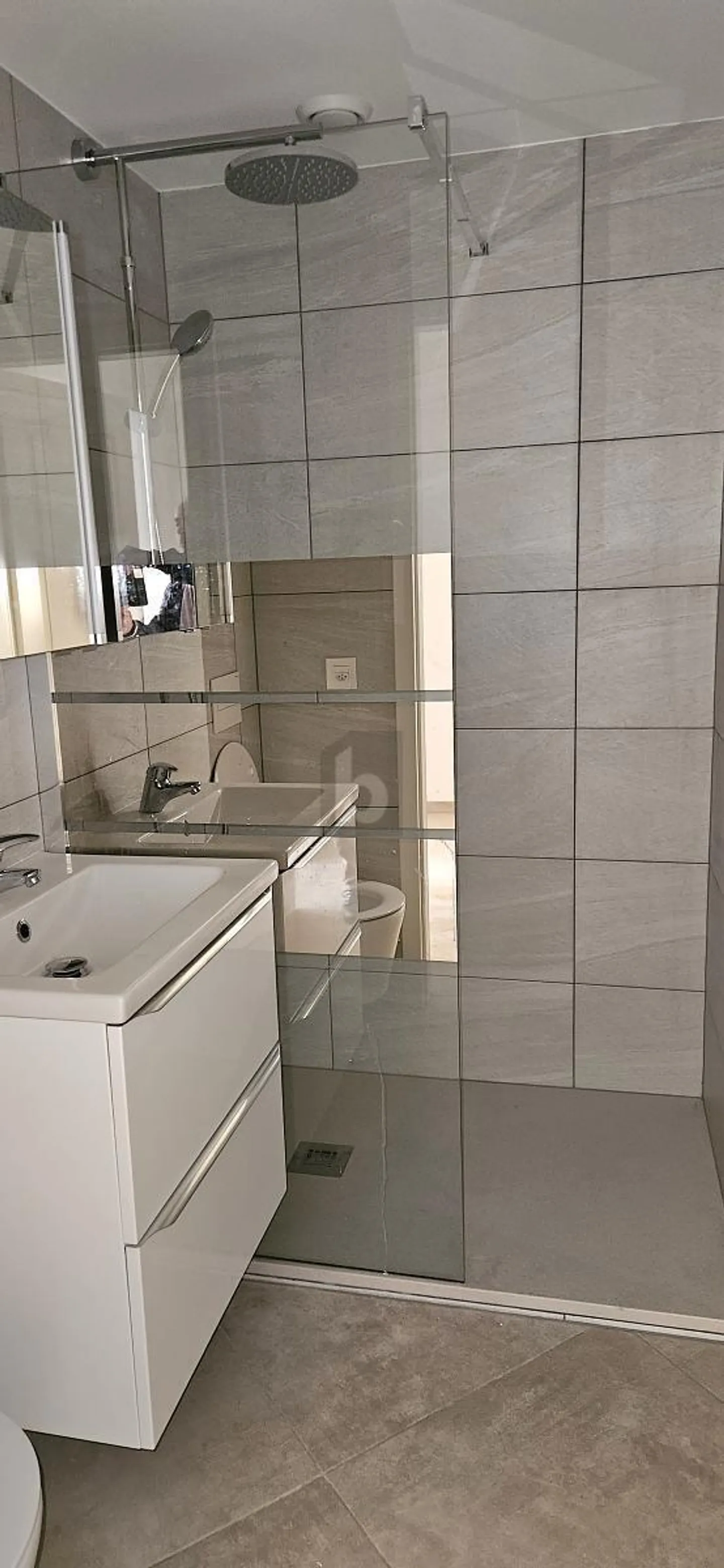 RENOVATED NEAR THE CITY CENTER - Photo 3 of 5