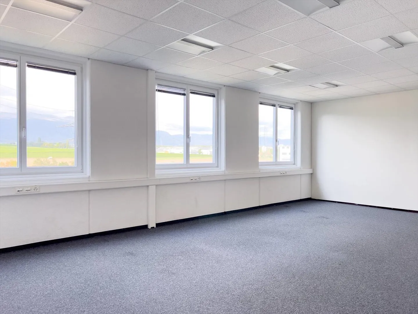Bureaux, locaux administratifs de 381m2 à louer à Satigny - Photo 3 sur 5