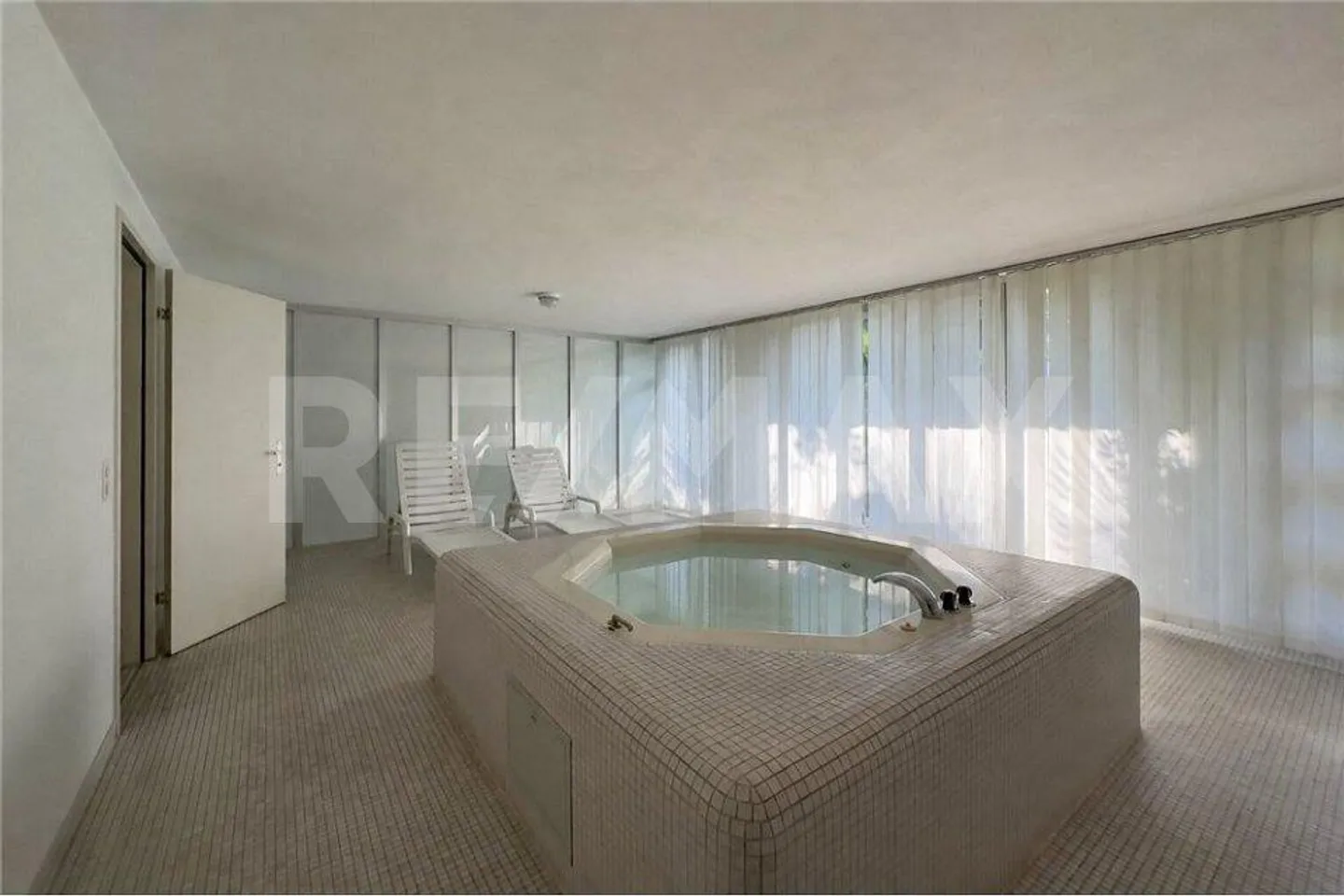 Elegant 2.5-room apartment - Photo 6 of 13