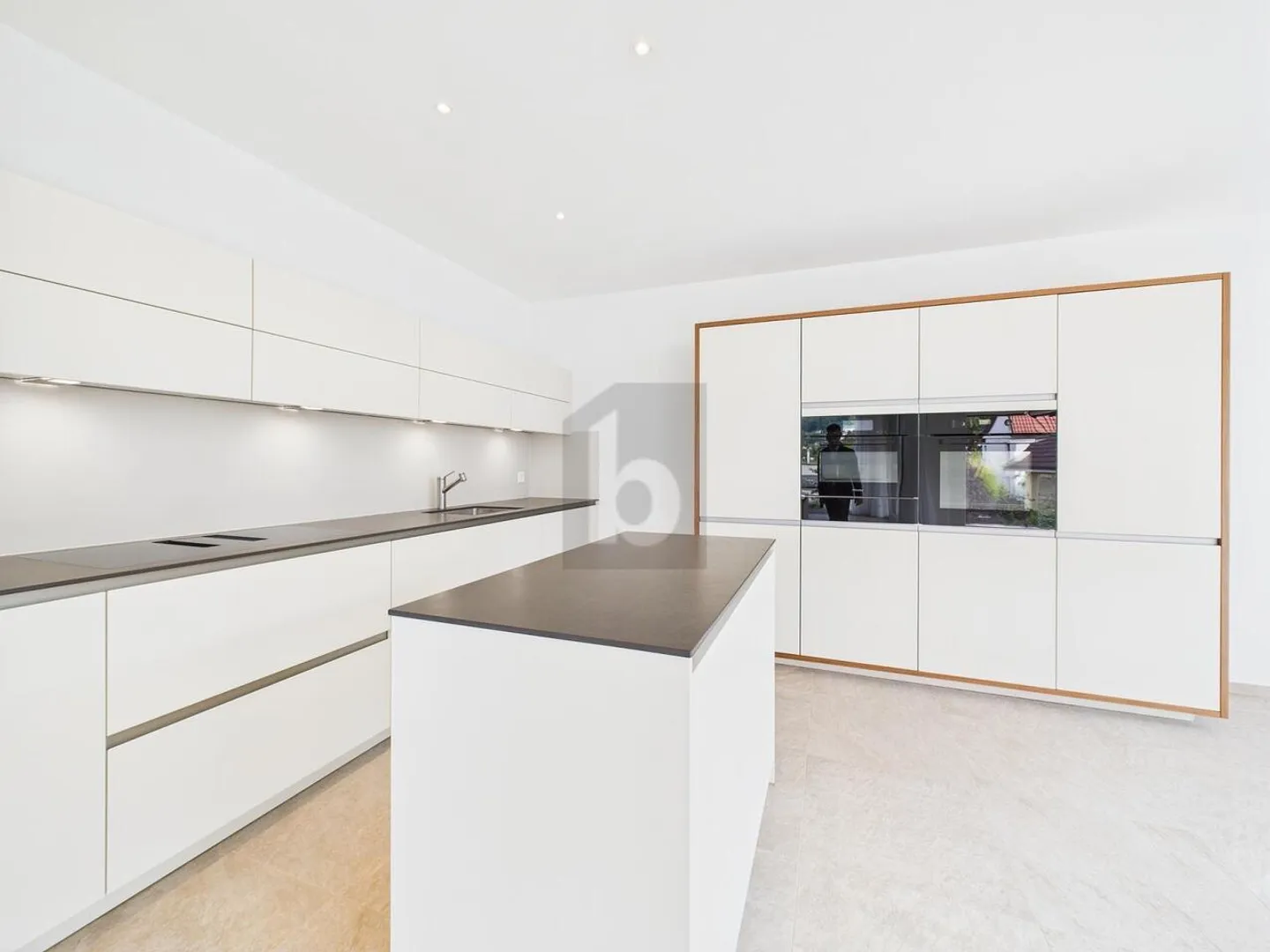 LUMINEUX, MODERNE AVEC UNE VUE ! - Photo 4 sur 6