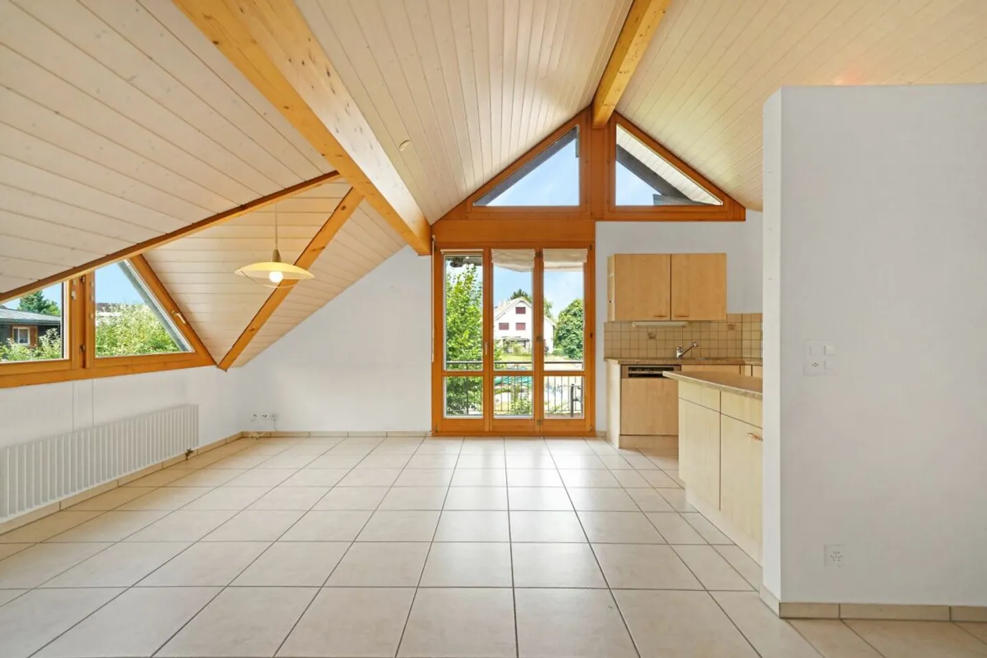 Affascinante casa unifamiliare con appartamento separato a un prezzo equo - Foto 2 di 13