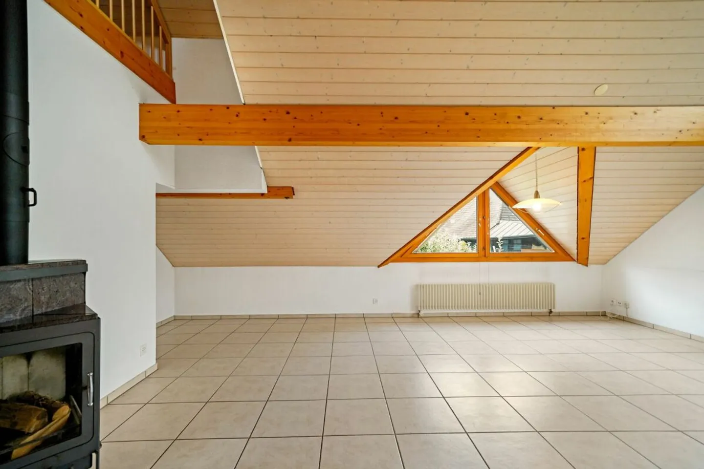 Affascinante casa unifamiliare con appartamento separato a un prezzo equo - Foto 3 di 13