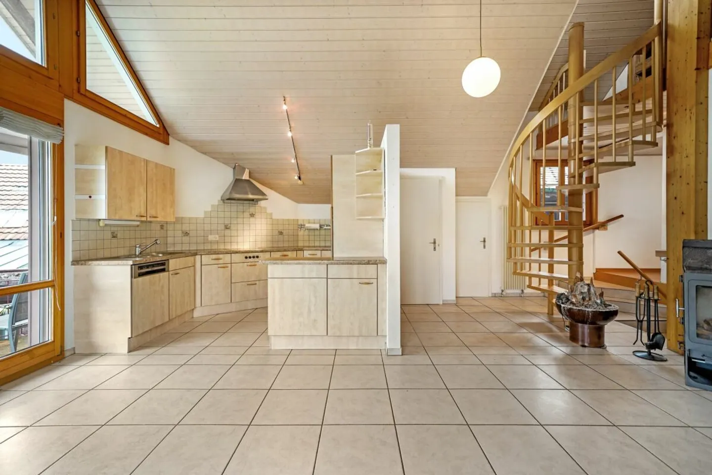 Affascinante casa unifamiliare con appartamento separato a un prezzo equo - Foto 4 di 13