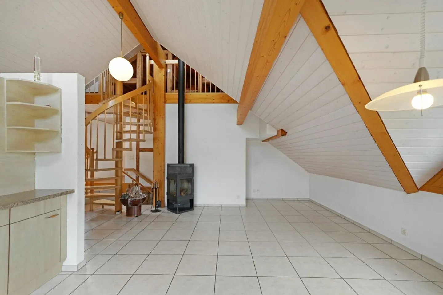 Affascinante casa unifamiliare con appartamento separato a un prezzo equo - Foto 6 di 13