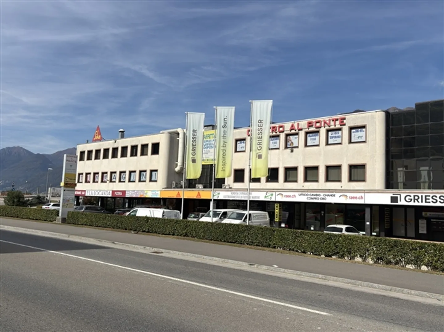 Affitto a Cadenazzo Spazio Commerciale con Vetrina di circa 120 m² - Foto 1 di 5