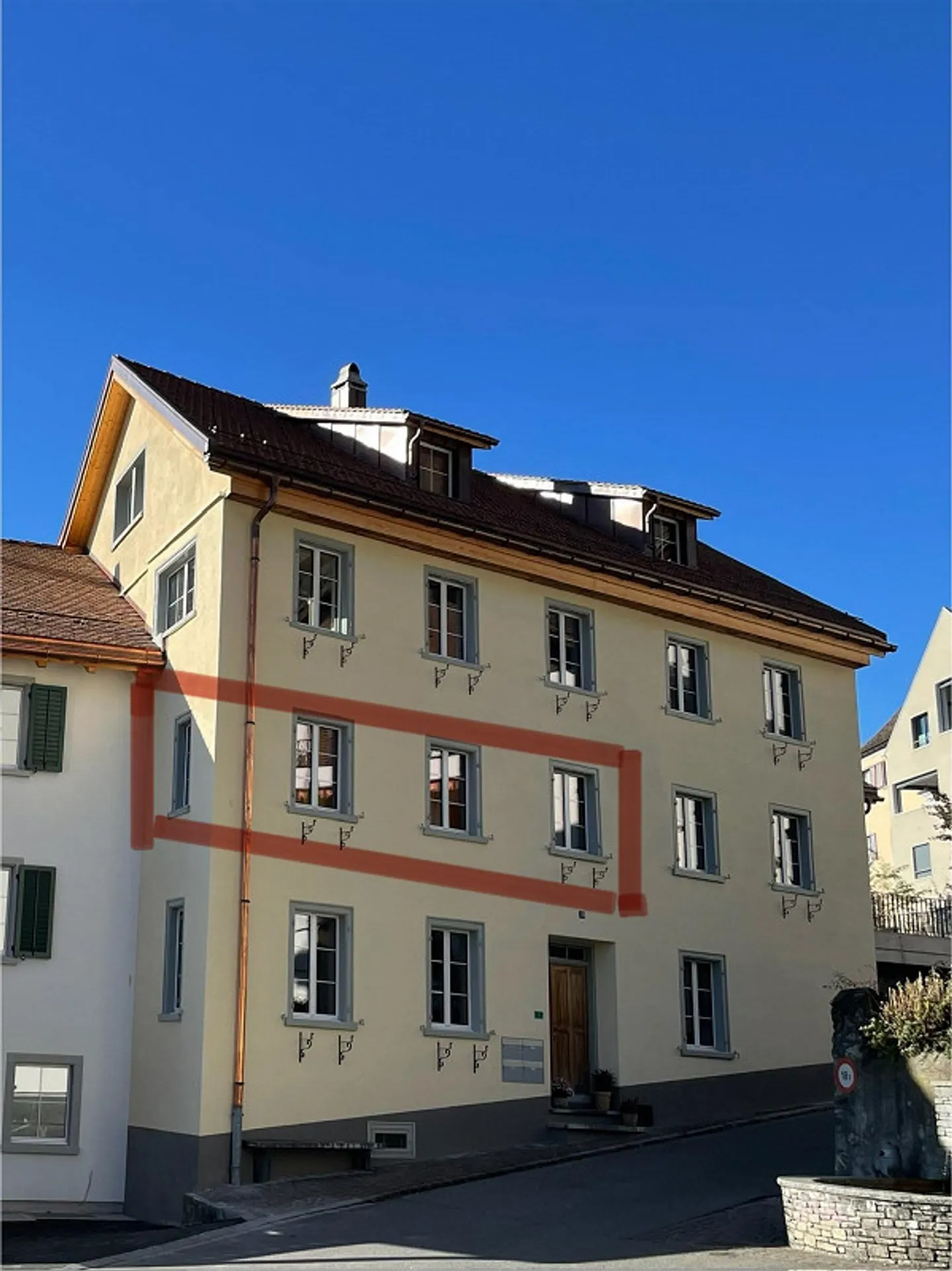 Ampio appartamento di 4,5 stanze in affitto - Foto 2 di 13