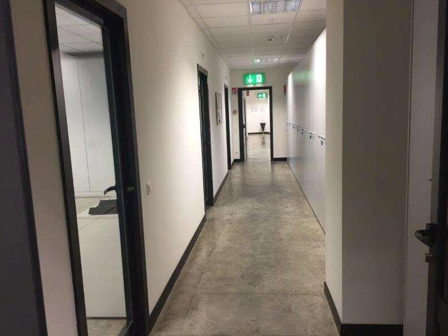 STABIO: UFFICI MODERNI DI DIVERSE DIMENSIONI con parcheggi - Foto 8 di 8