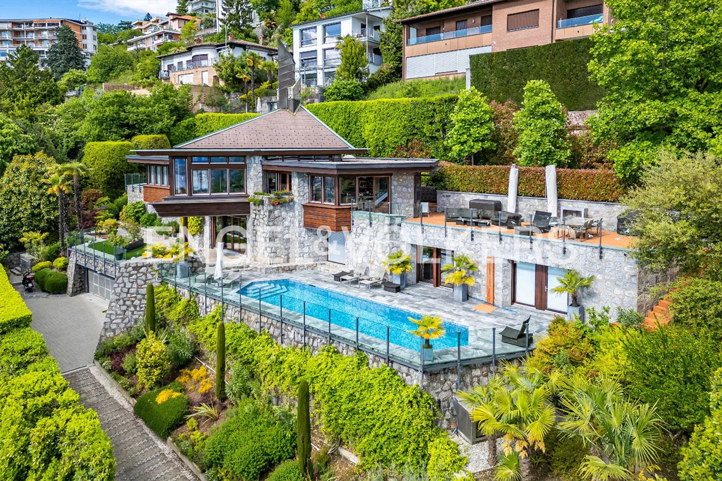 Villas design exclusives avec vue sur le lac et piscine - Photo 3 sur 13