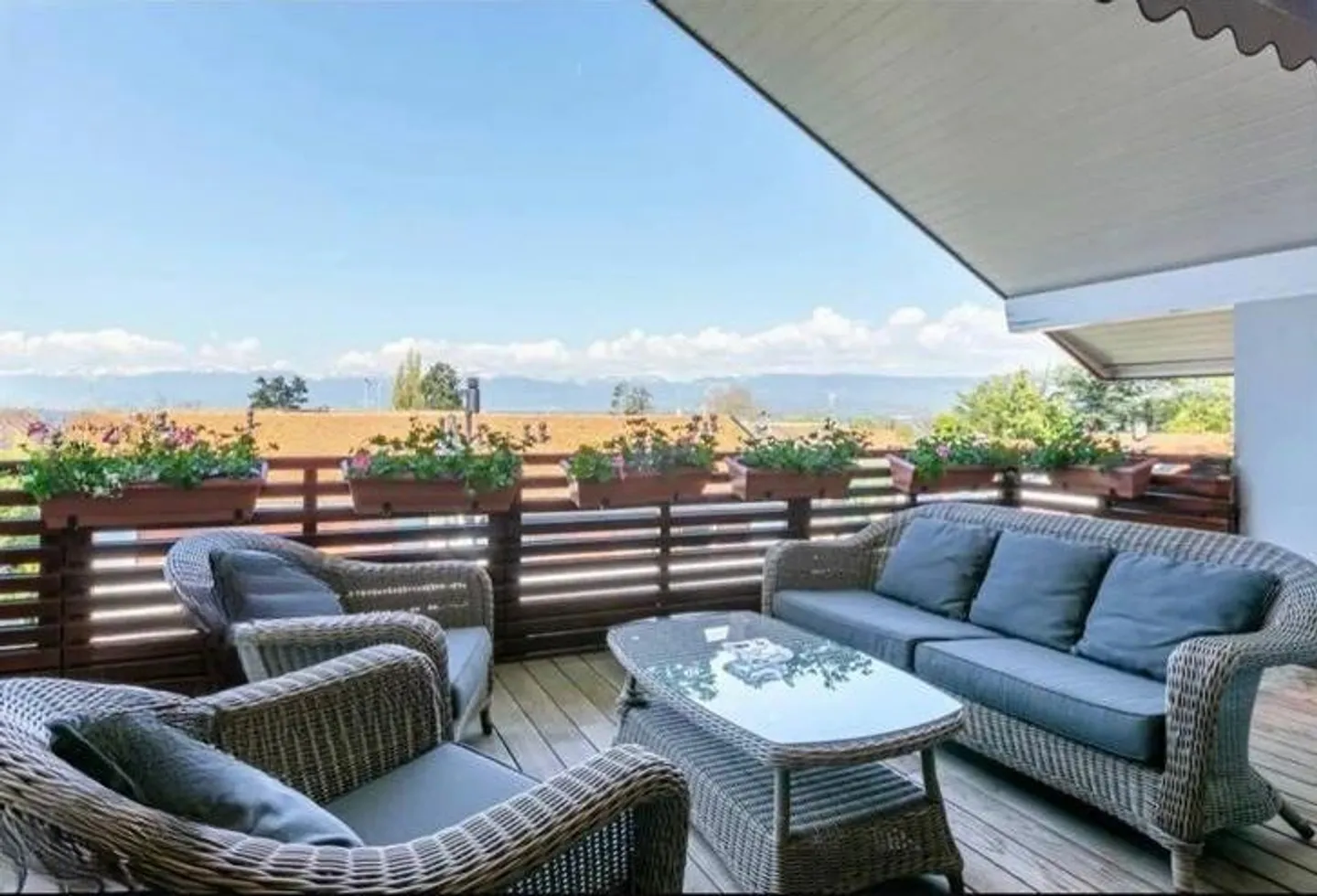 Exceptional penthouse with terraces and lake view - Photo 2 of 7