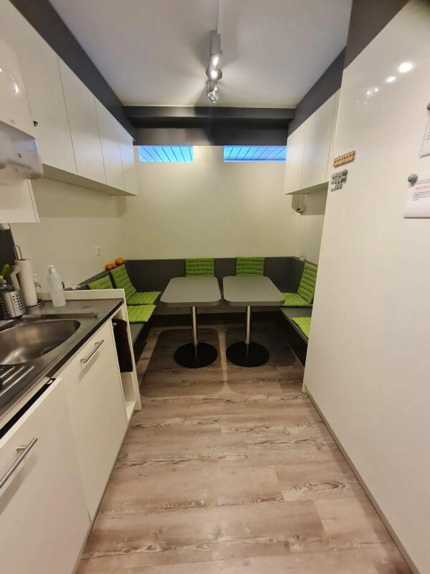 Light-Filled Apartment / Commercial Space with Flexible Layout - Photo 11 of 11