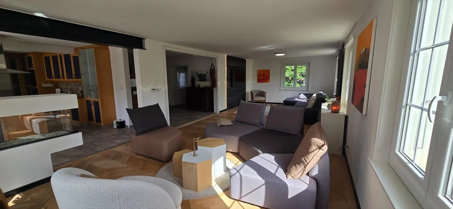 «Einzigartig renovierte 7,5-Zimmer-Twin-Villa von 375m2 in Conthey» - Foto 6 von 13