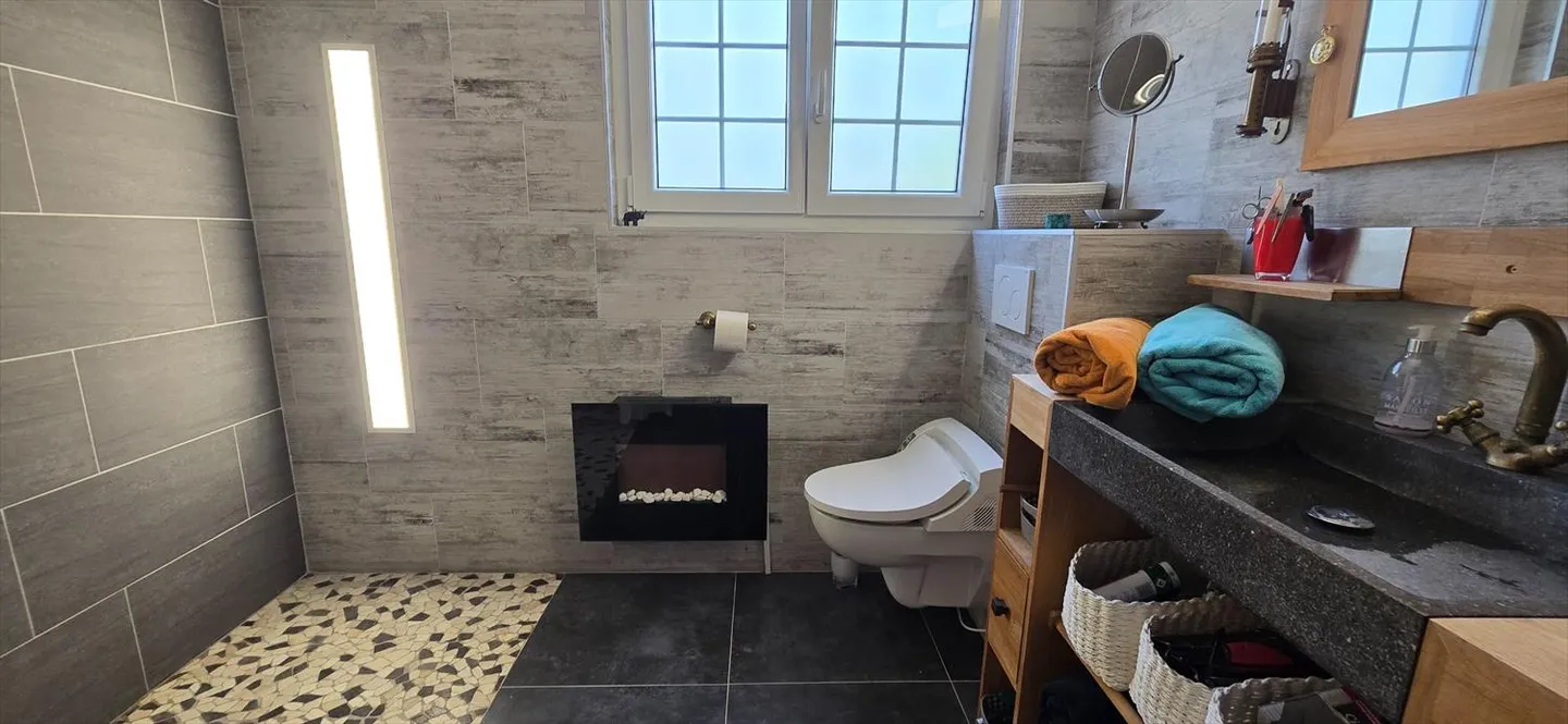 «Einzigartig renovierte 7,5-Zimmer-Twin-Villa von 375m2 in Conthey» - Foto 7 von 13