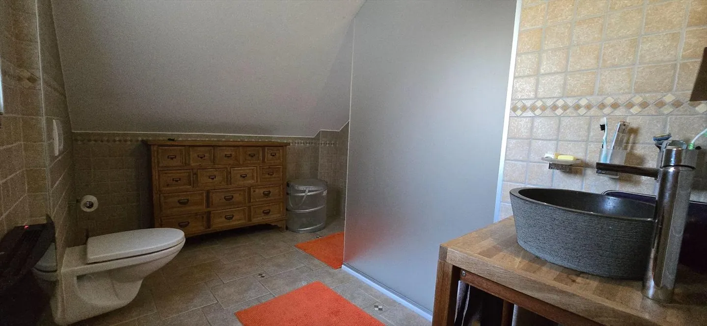 «Einzigartig renovierte 7,5-Zimmer-Twin-Villa von 375m2 in Conthey» - Foto 11 von 13