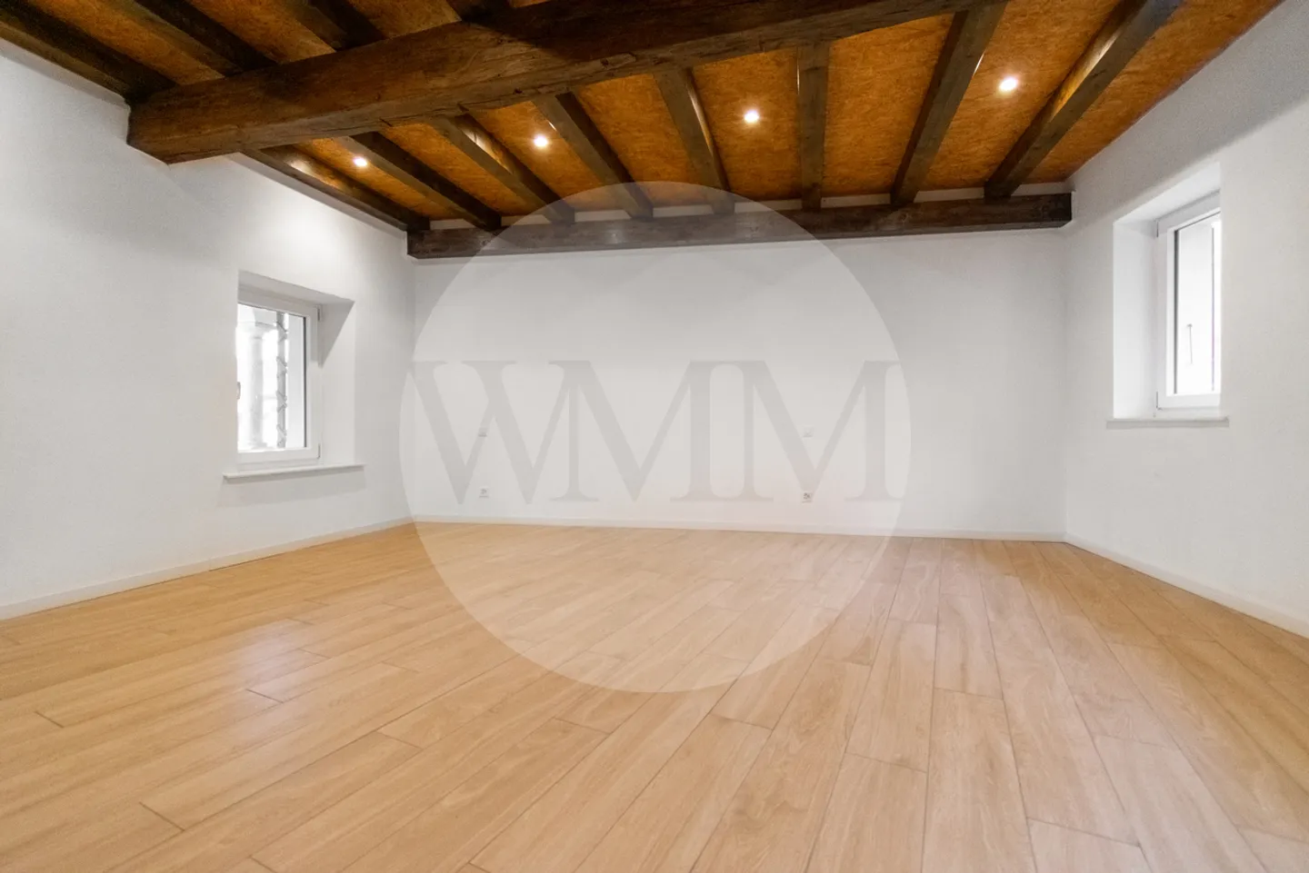 AFFASCINANTE CASA DI NUCLEO CON GRANDE GIARDINO E LOGGIATO - Photo 4 of 12