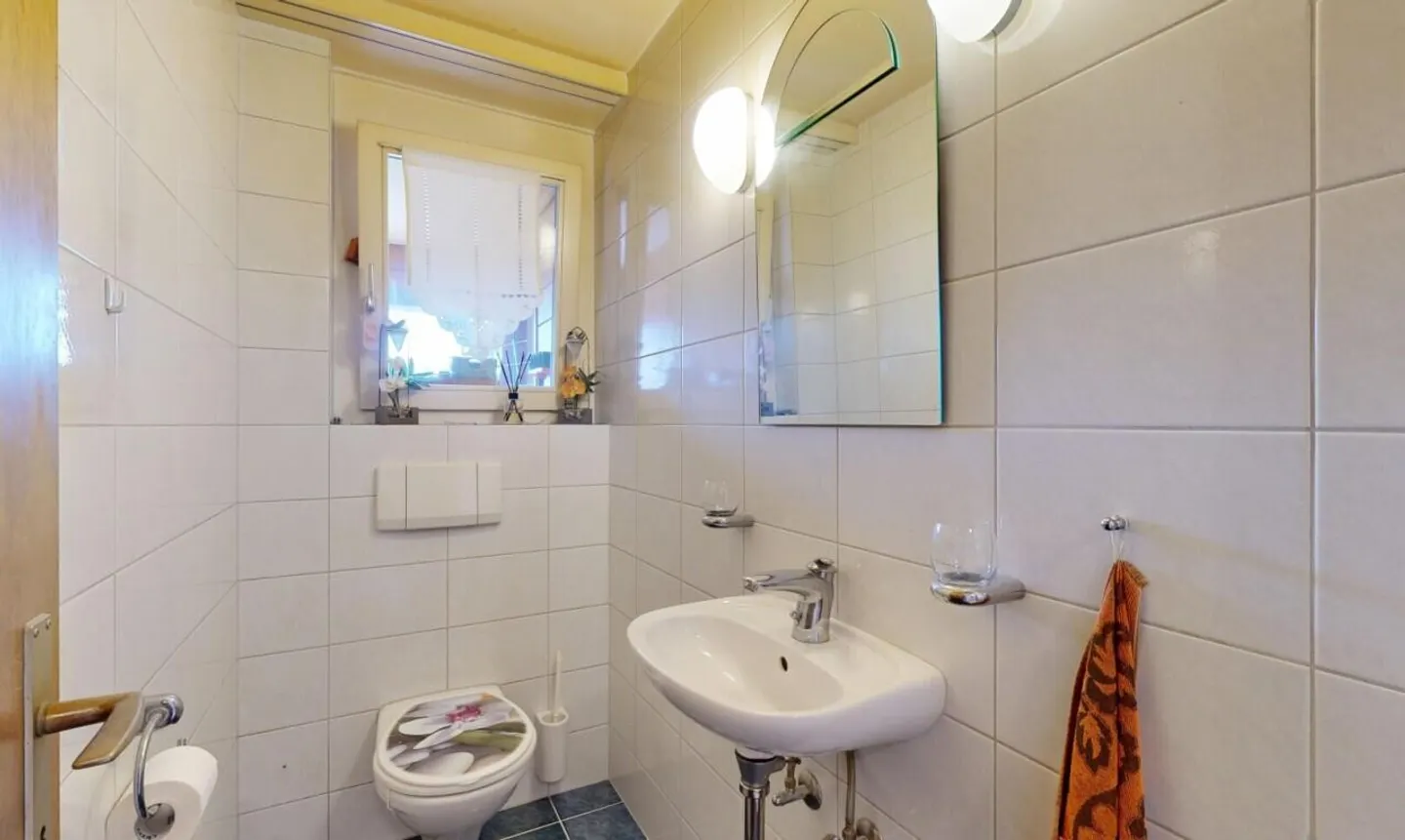 Charming attic apartment with gallery and wide views of the countryside - Photo 8 of 11