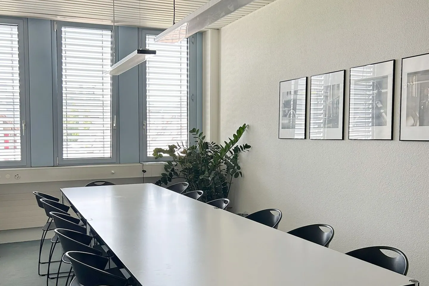 Office space with kitchenette in a convenient location - Photo 5 of 7