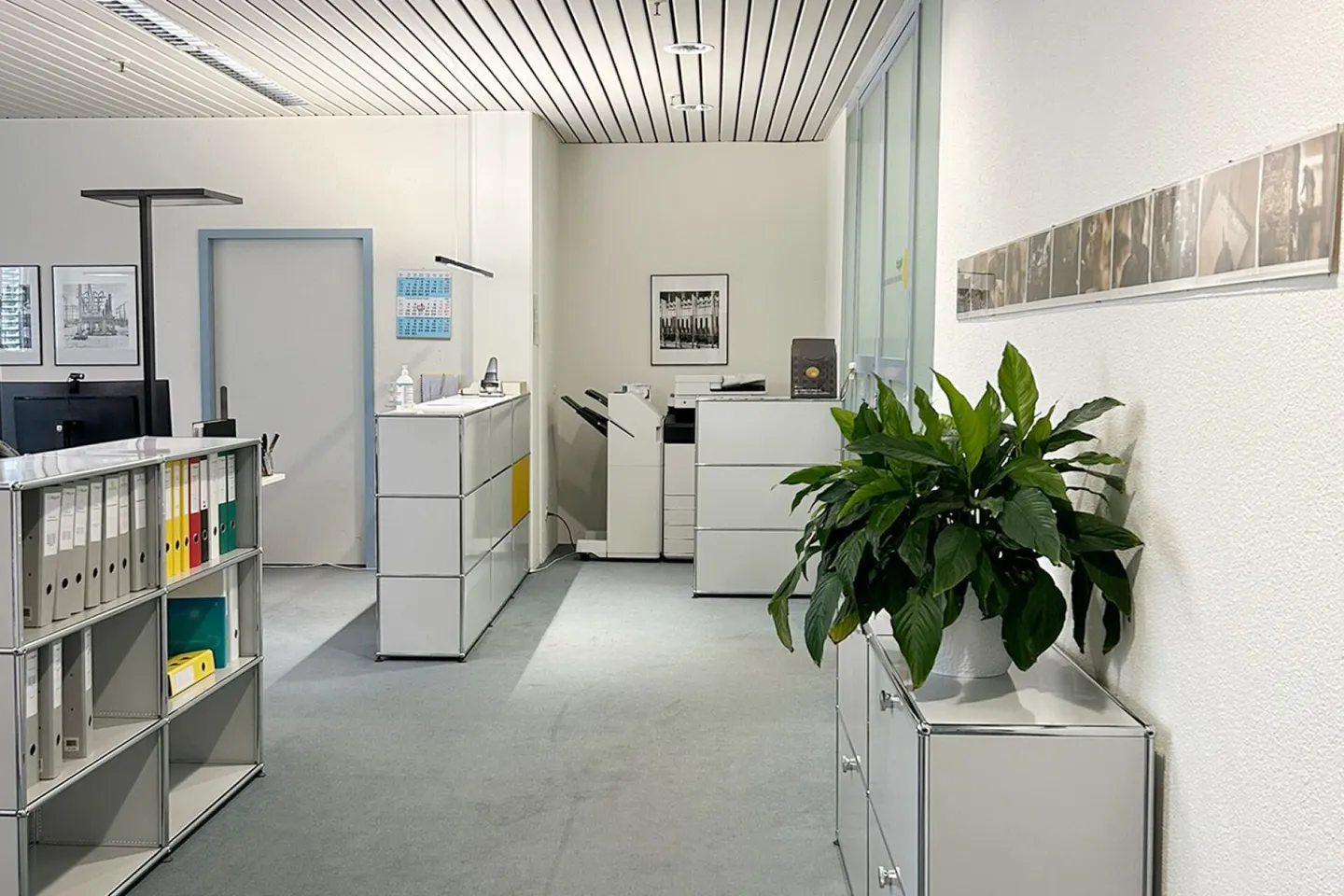 Office space with kitchenette in a convenient location - Photo 3 of 7
