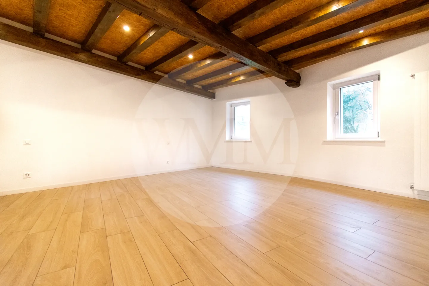 AFFASCINANTE CASA DI NUCLEO CON GRANDE GIARDINO E LOGGIATO - Photo 5 of 12