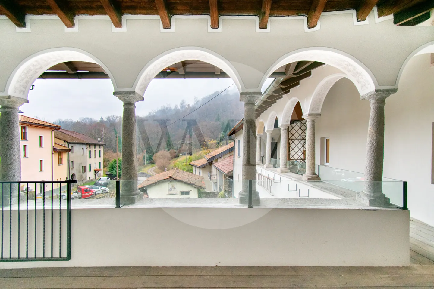 AFFASCINANTE CASA DI NUCLEO CON GRANDE GIARDINO E LOGGIATO - Photo 10 of 12