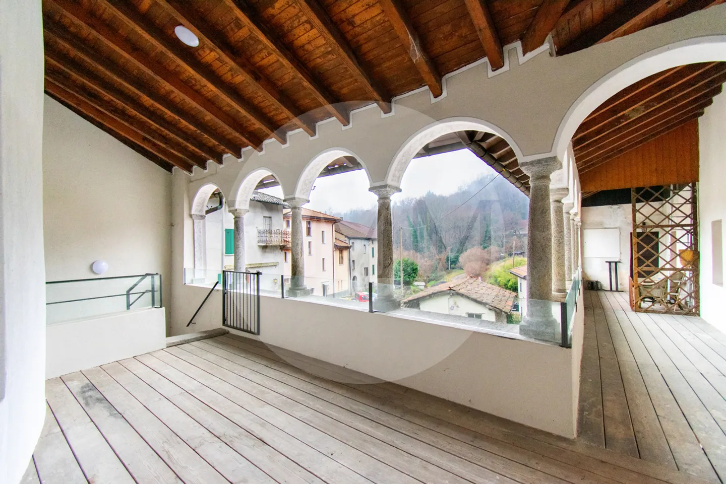 AFFASCINANTE CASA DI NUCLEO CON GRANDE GIARDINO E LOGGIATO - Photo 11 of 12