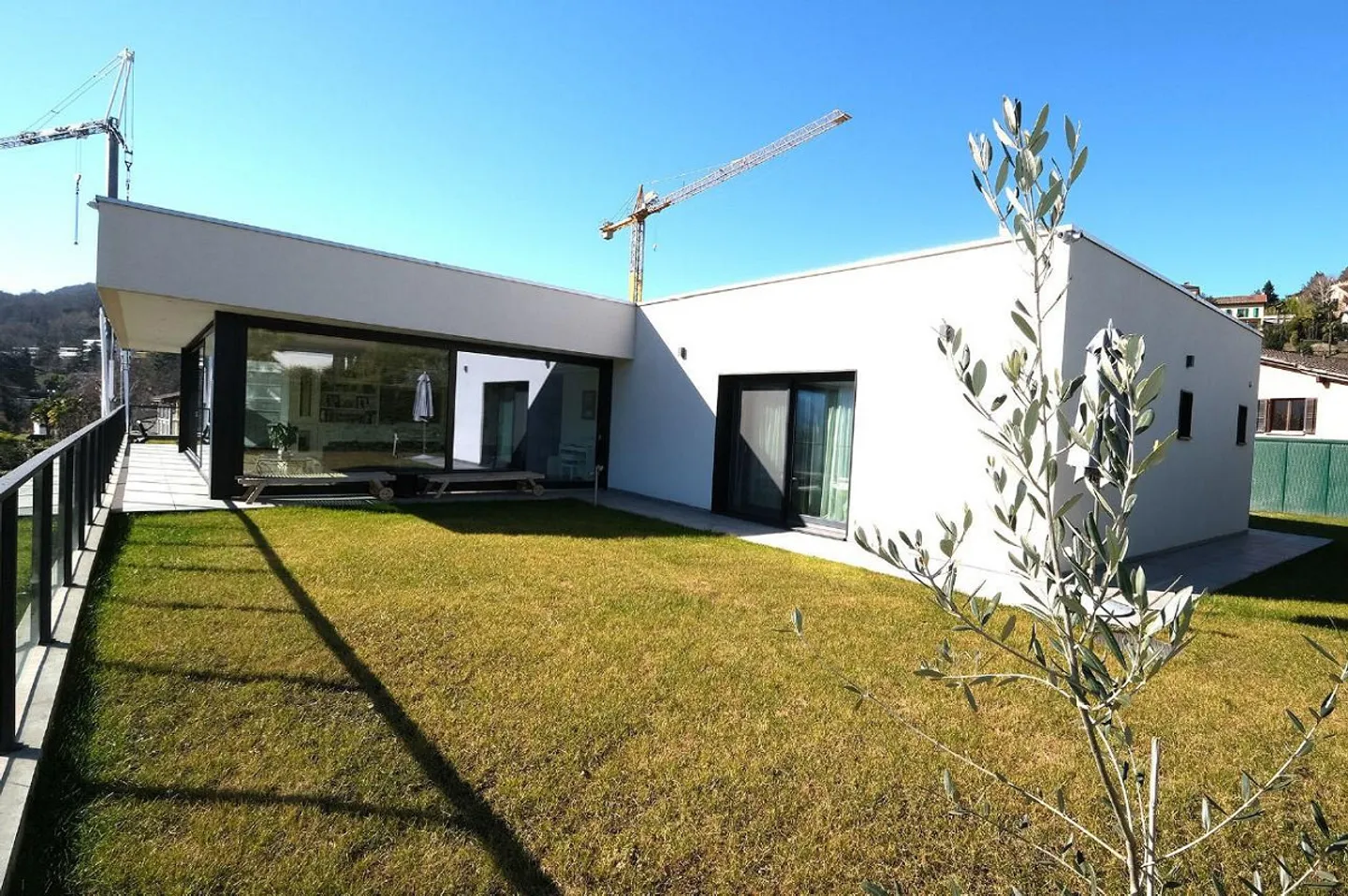Ampia villa moderna vicinanza TASIS - Photo 3 sur 13