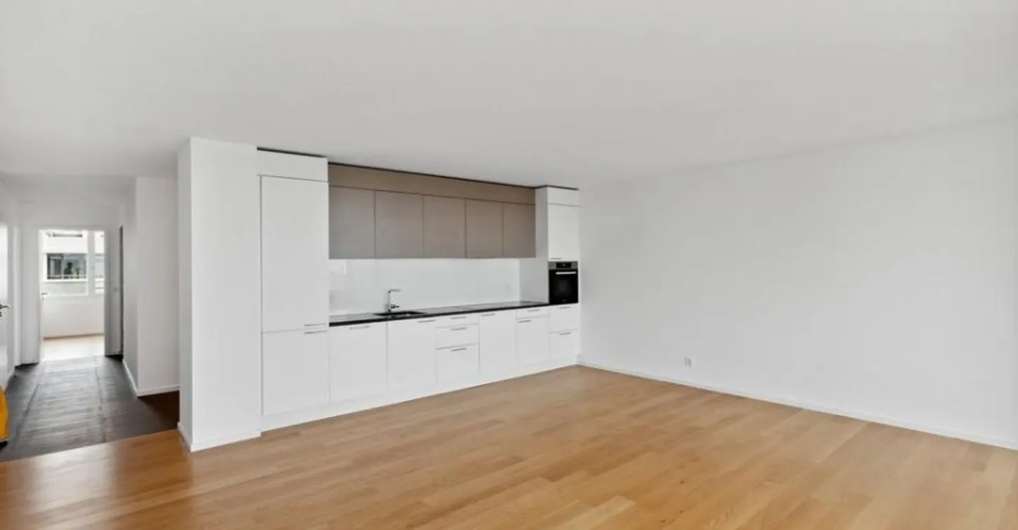 Are you looking for a place to live with parking? - Photo 2 of 10