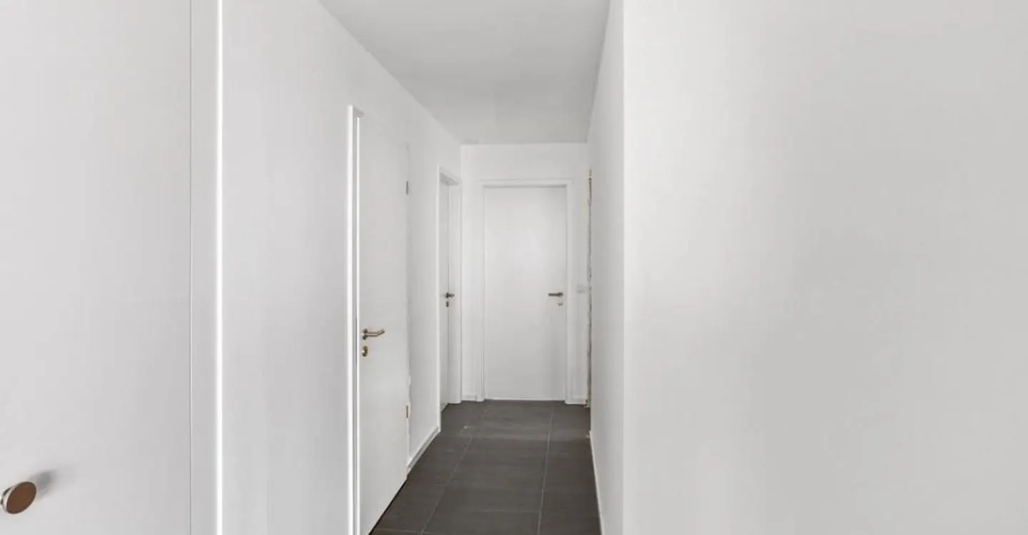 Are you looking for a place to live with parking? - Photo 5 of 10