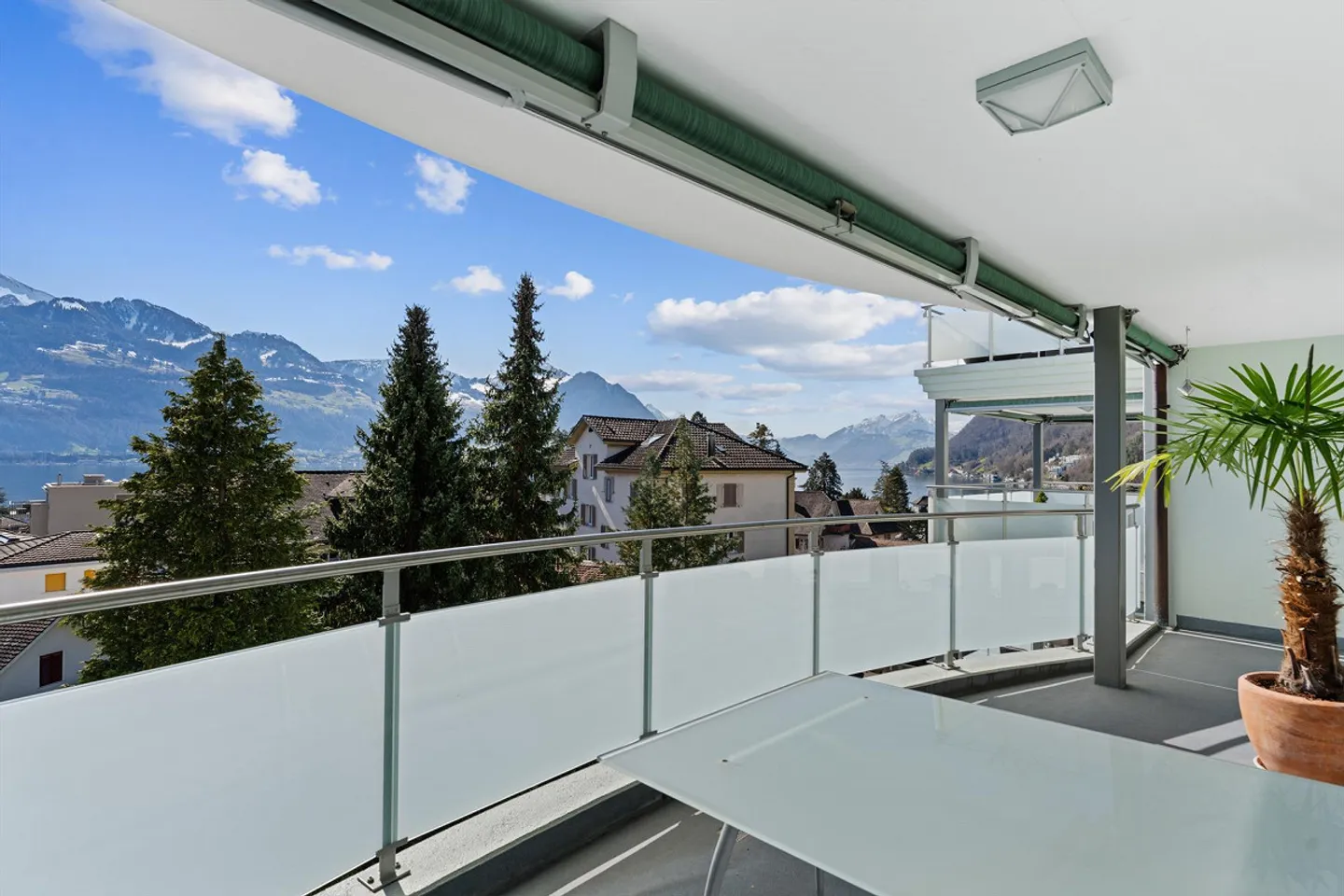 Appartamento attraente di 3,5 stanze nel cuore di Gersau - Foto 1 di 6