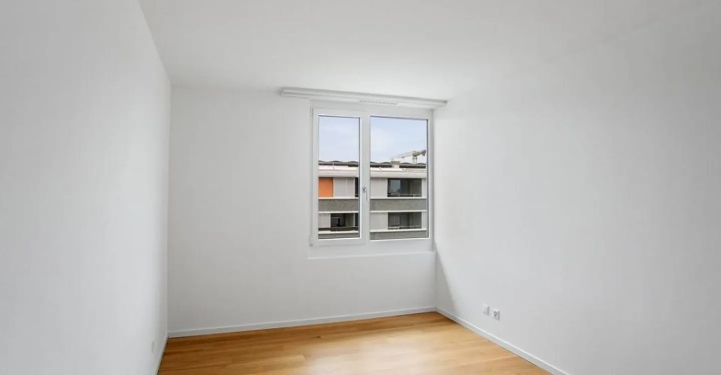 Are you looking for a place to live with parking? - Photo 7 of 10