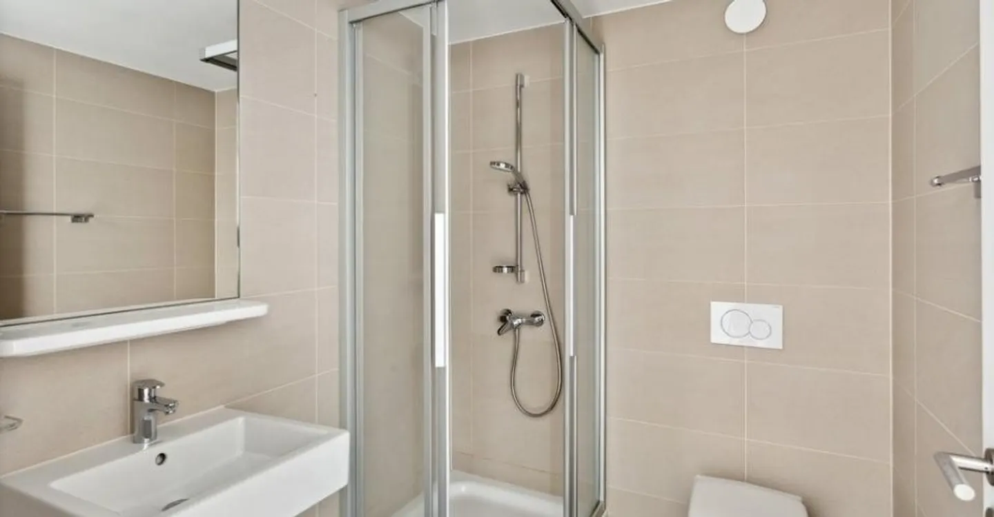Are you looking for a place to live with parking? - Photo 8 of 10