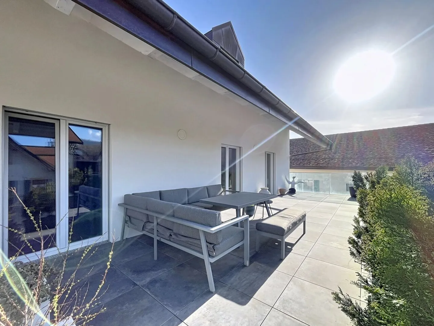 In esclusiva - Appartamento con vista lago mozzafiato e terrazze spaziose - Foto 1 di 13