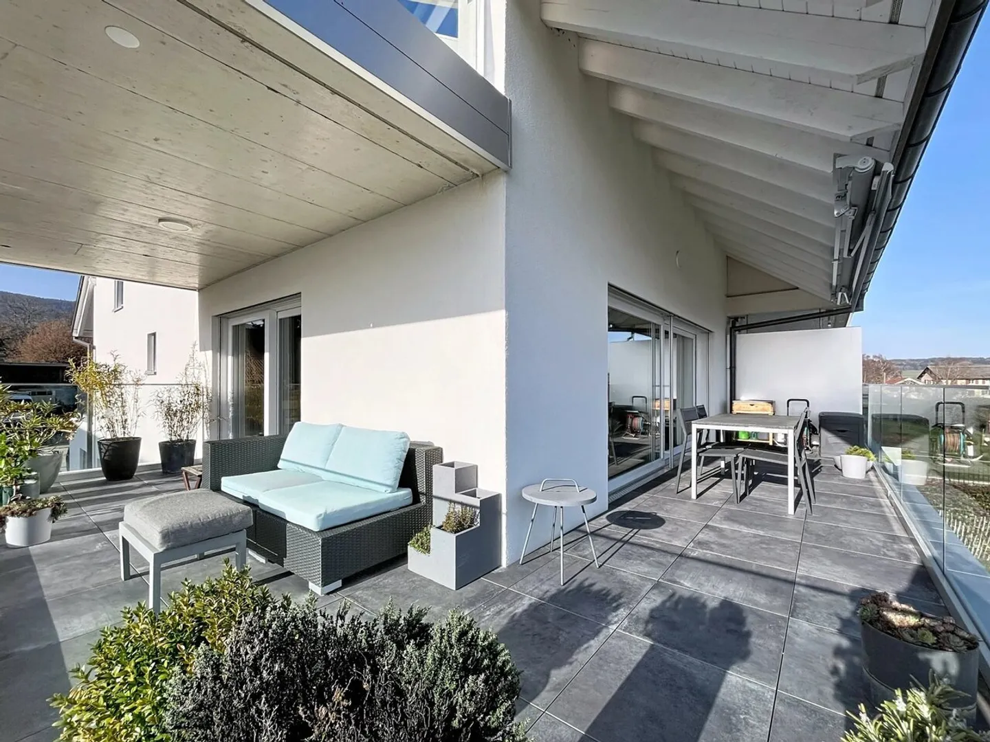 In esclusiva - Appartamento con vista lago mozzafiato e terrazze spaziose - Foto 12 di 13