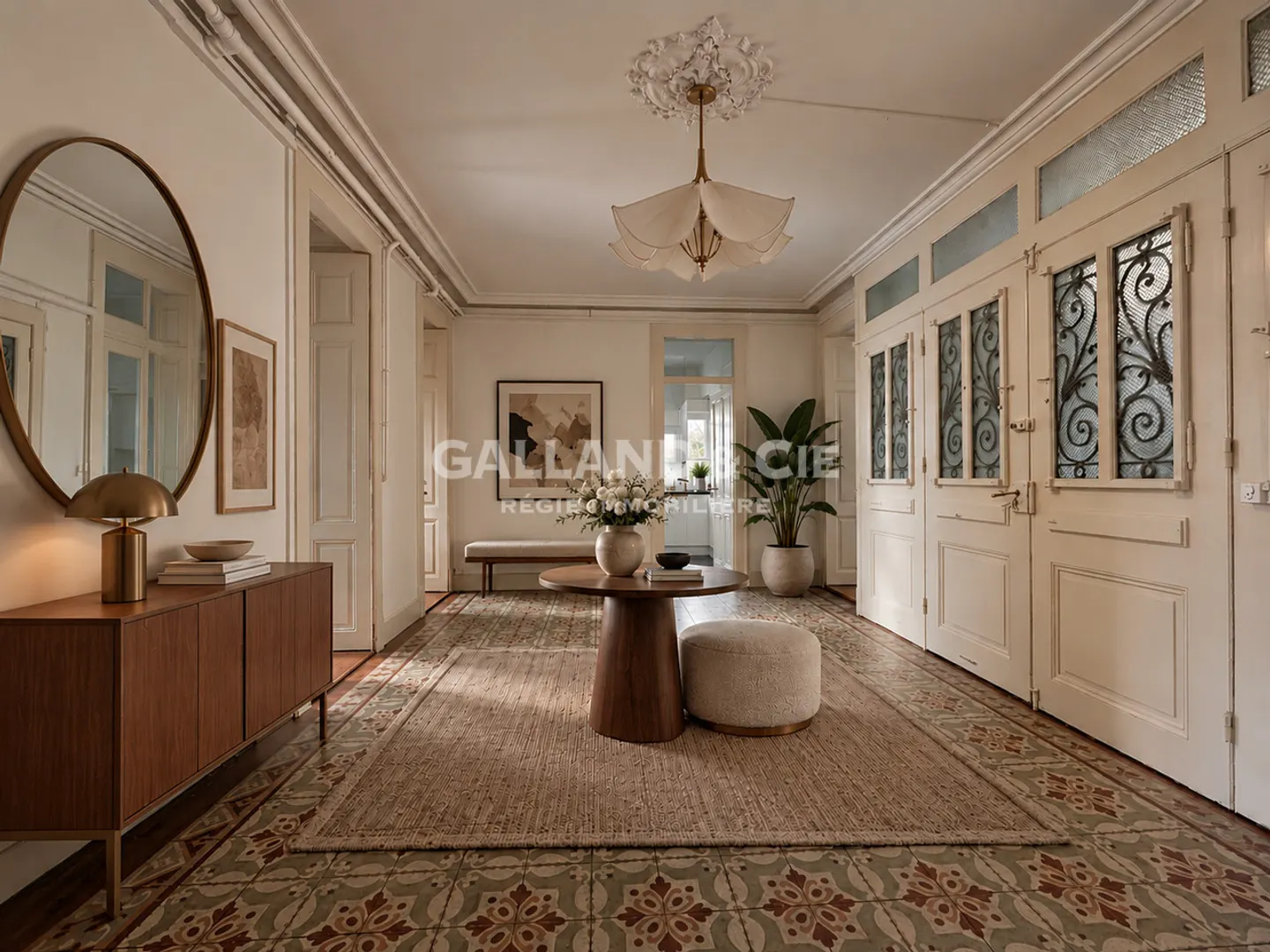 Elegant 5.5-Room Apartment - Photo 2 of 10