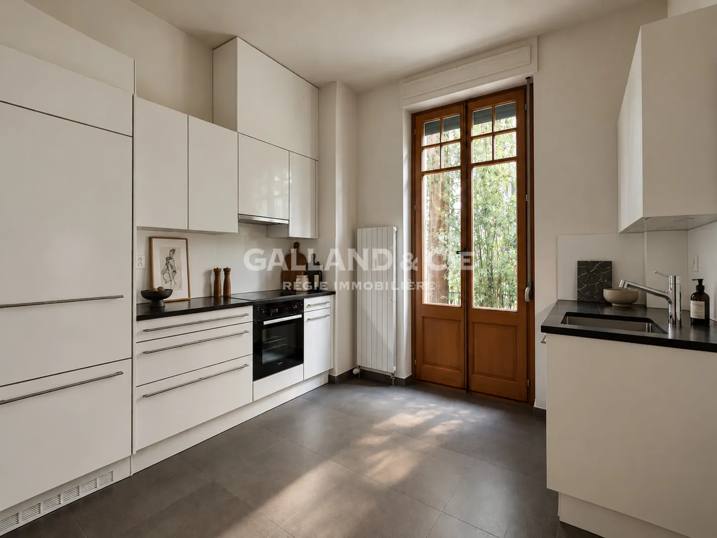 Elegant 5.5-Room Apartment - Photo 6 of 10