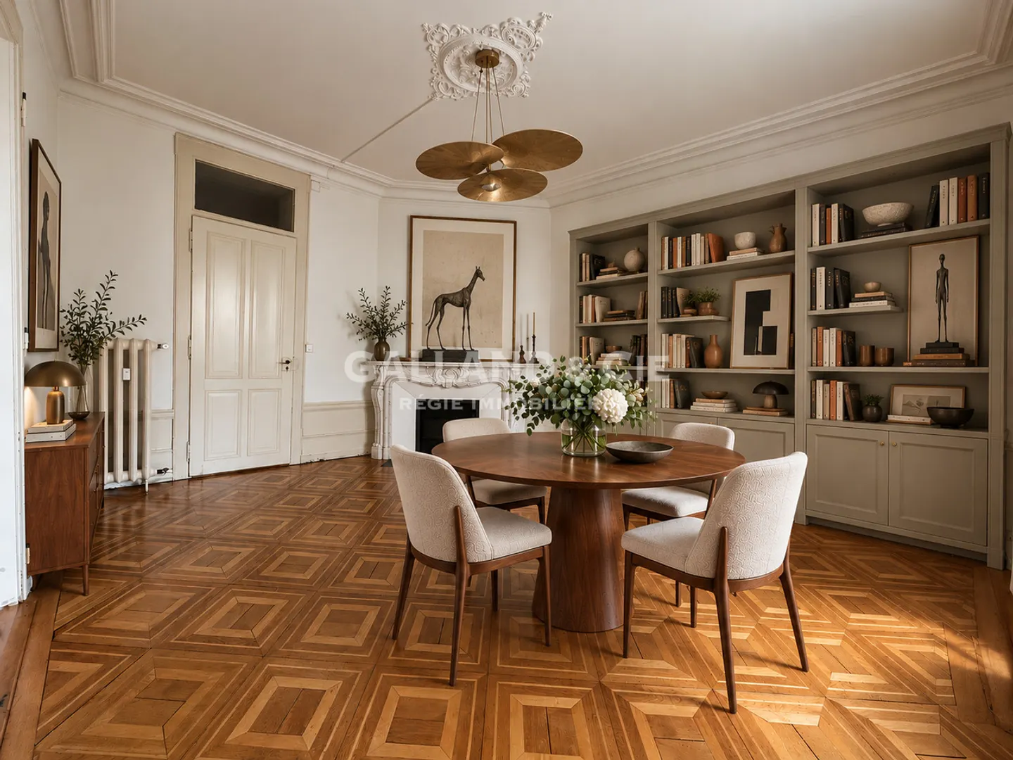 Elegant 5.5-Room Apartment - Photo 3 of 10