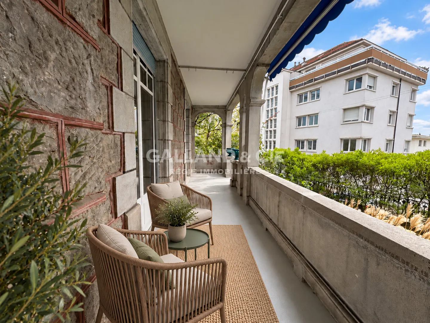 Elegant 5.5-Room Apartment - Photo 4 of 10