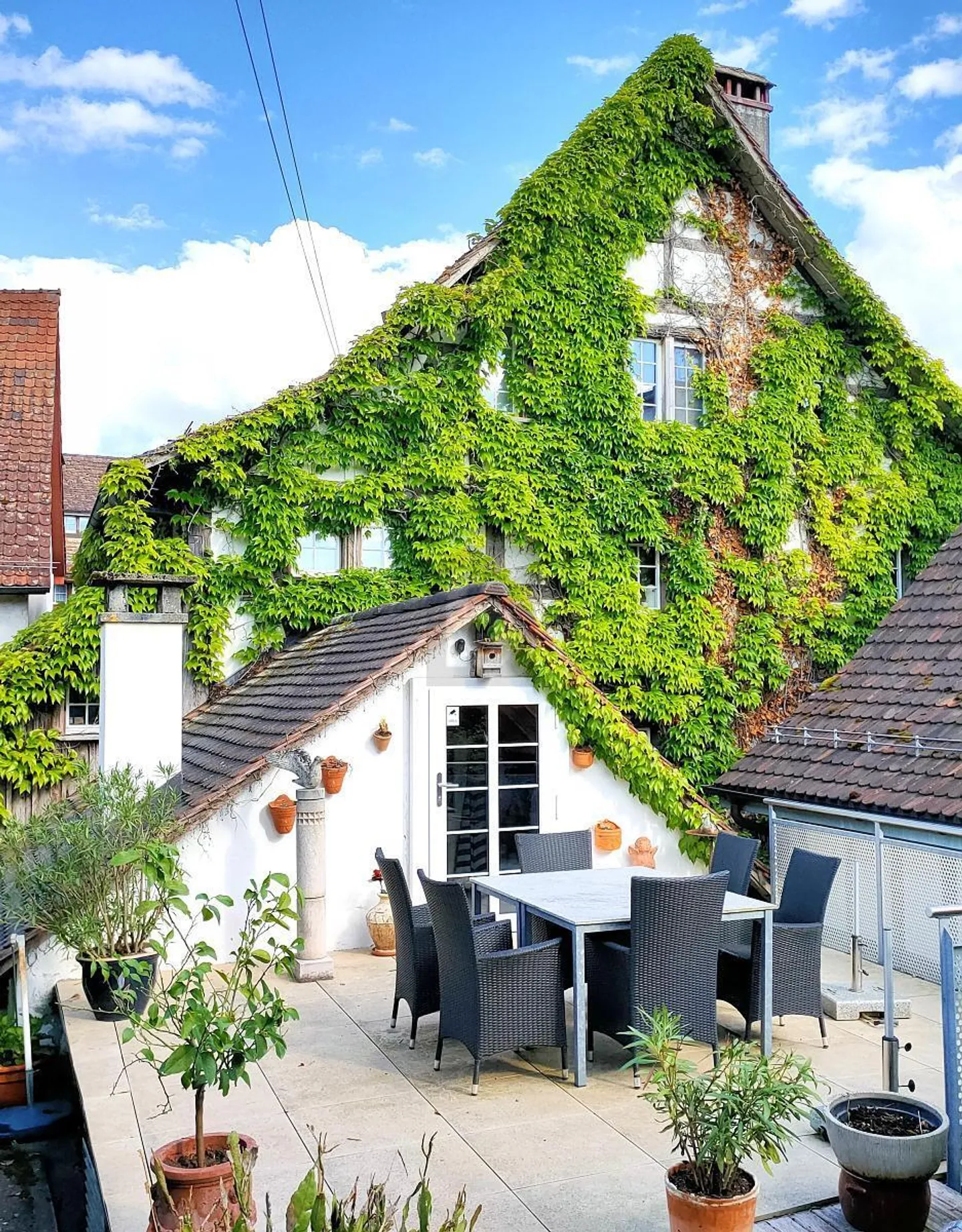 Entièrement meublé avec terrasse ensoleillée et jardin - Photo 5 sur 6