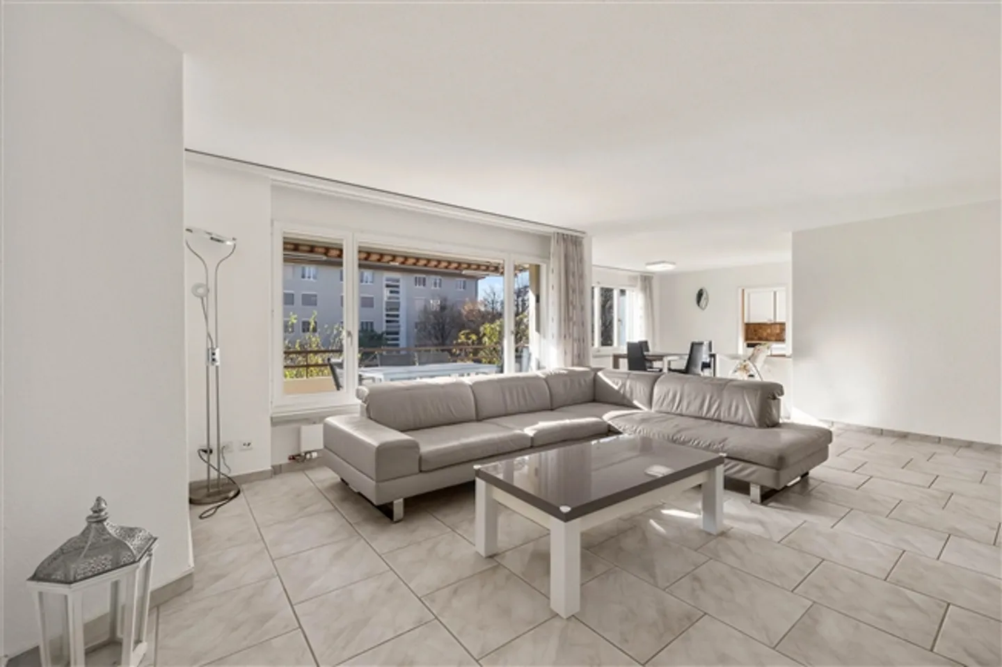 Appartement lumineux de 5,5 pièces avec grand balcon à Böttstein à vendre - Photo 5 sur 13