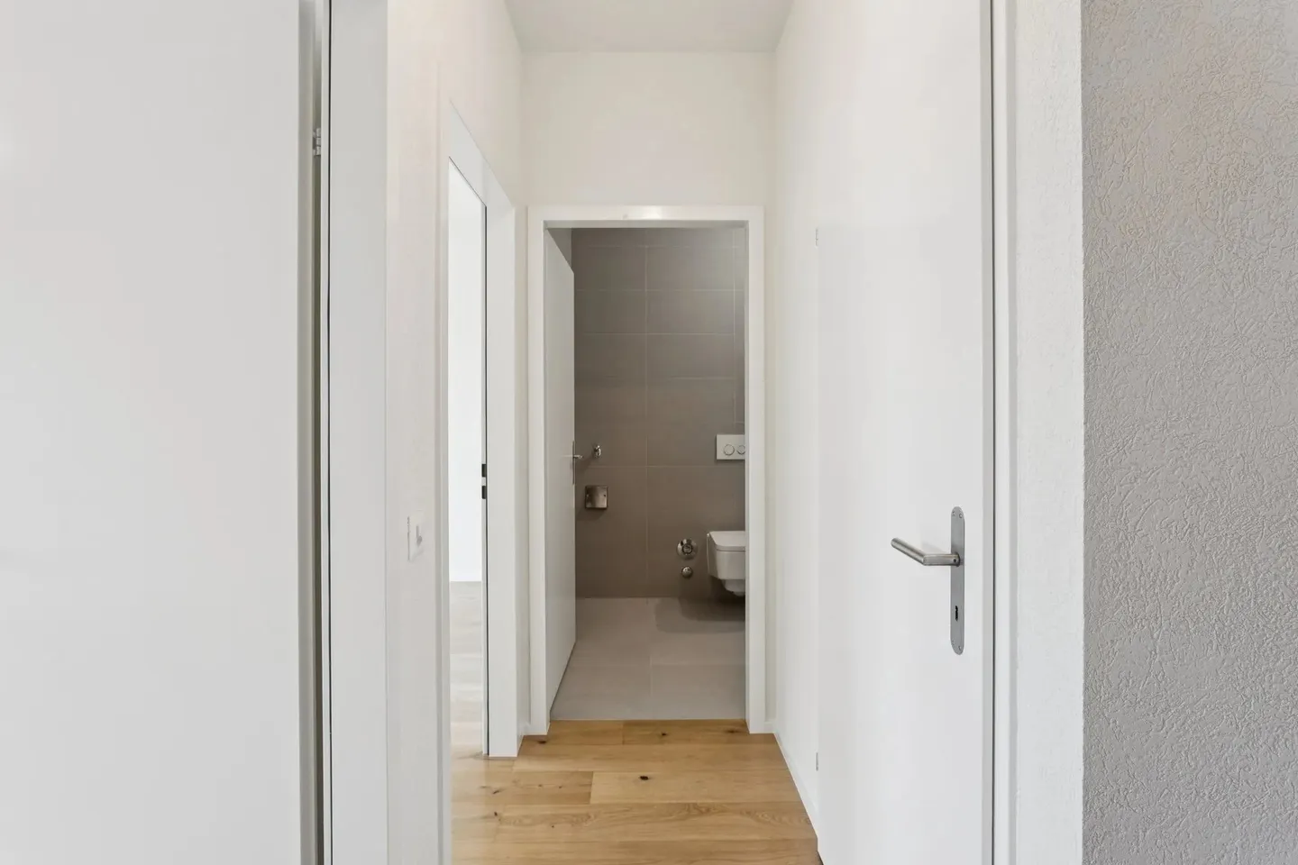 Bright, cross-through apartment - Photo 13 of 13