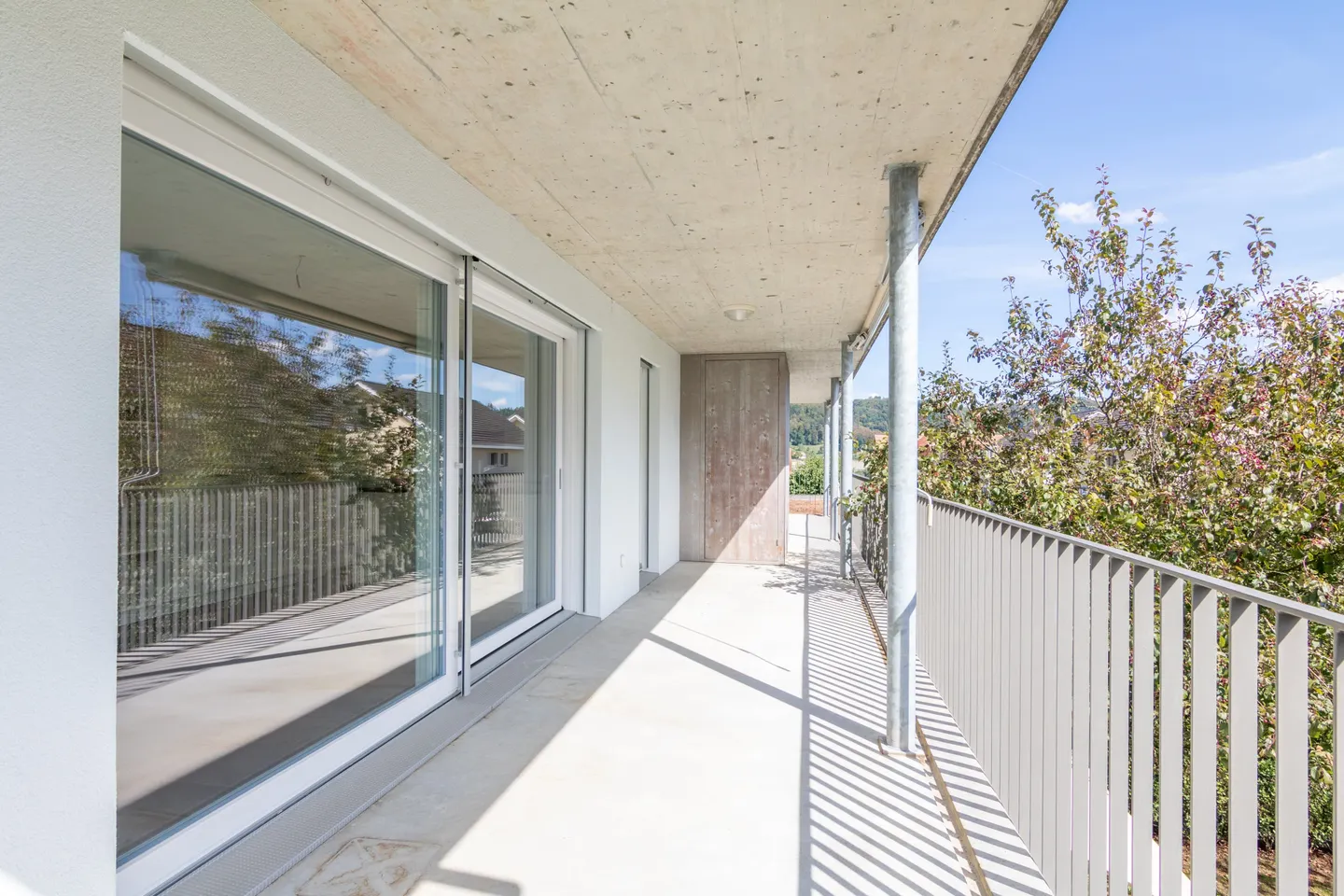 Modern 4.5-room apartment on the 1st floor with balcony, Staffelbach - Photo 2 of 11