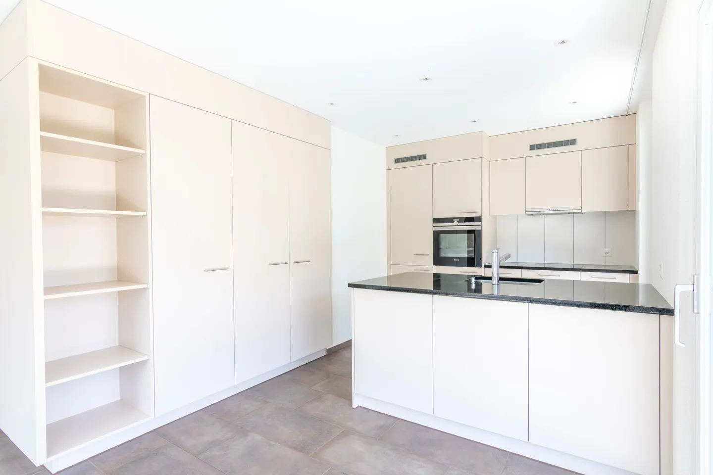 Modern 4.5-room apartment on the 1st floor with balcony, Staffelbach - Photo 4 of 11