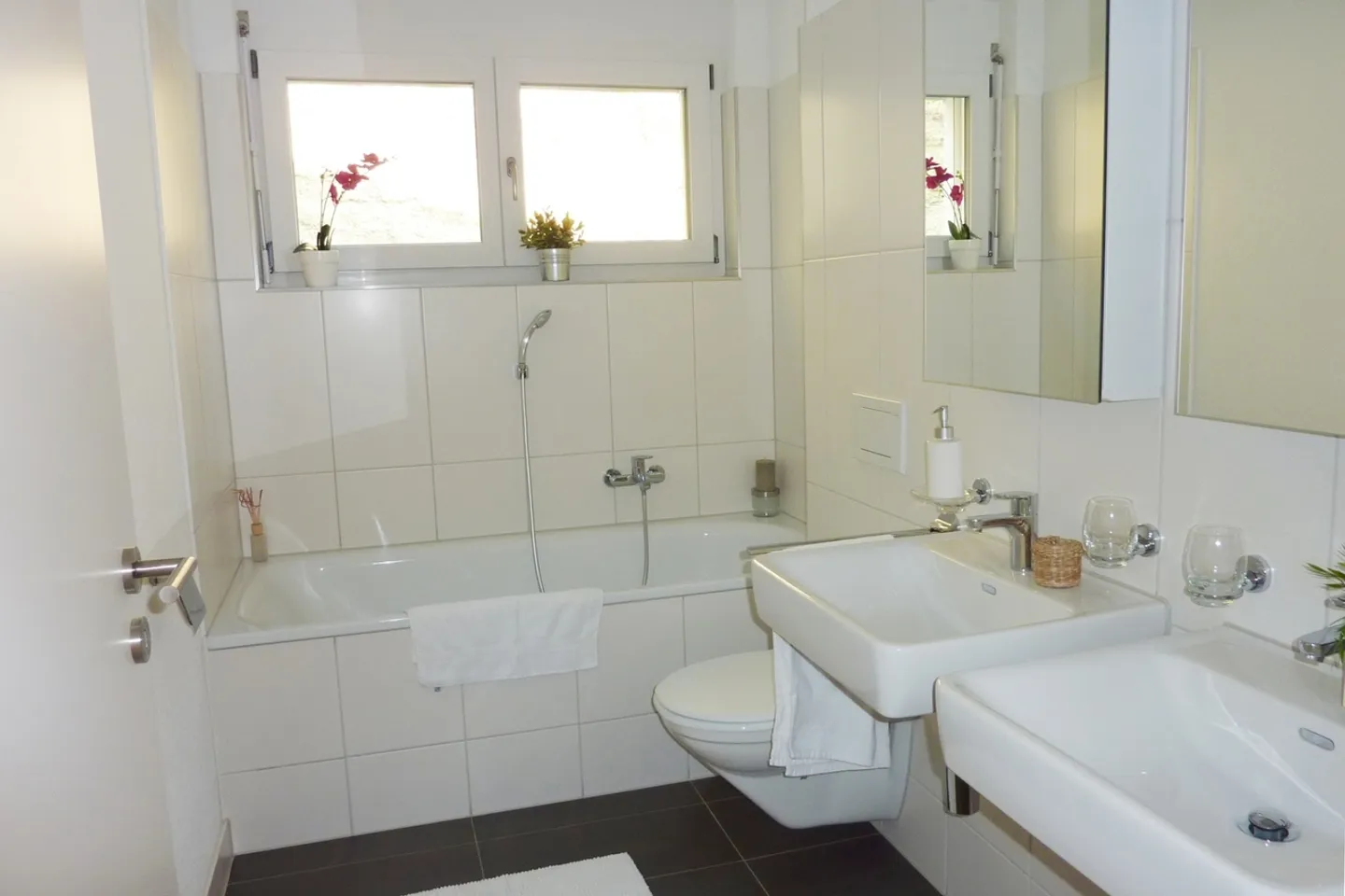 Modern 3.5-Room Apartment - Photo 4 of 5