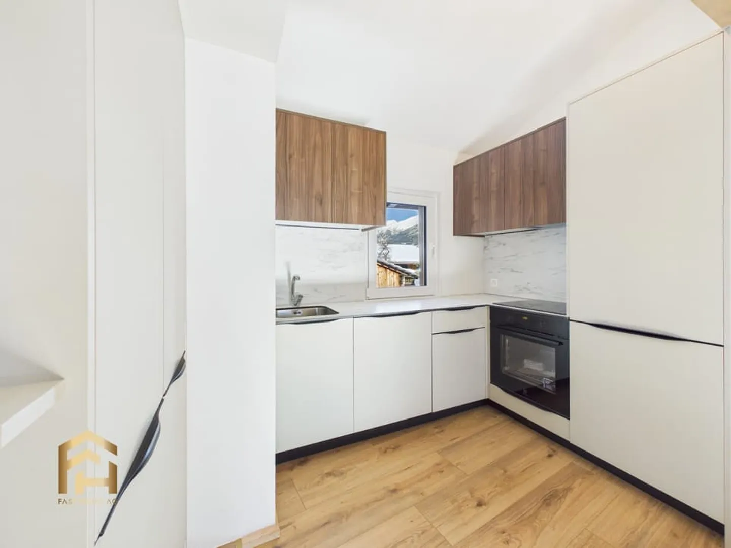 Casa vallesana completamente ristrutturata con due unità abitative separate - Foto 3 di 13