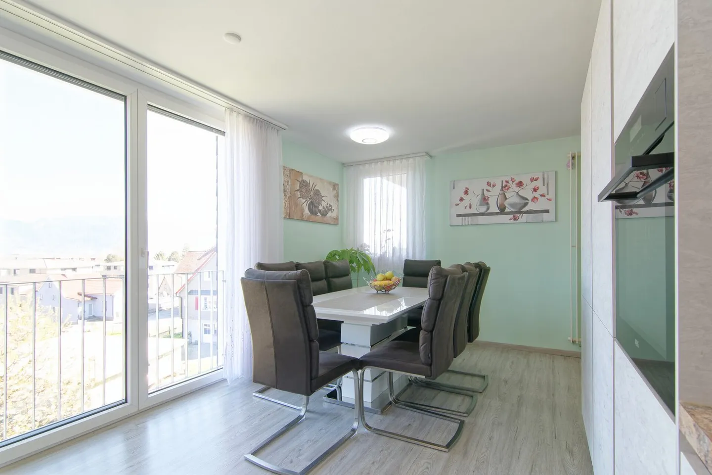 Moderne 4.5-Zimmer-Wohnung - Foto 2 von 8