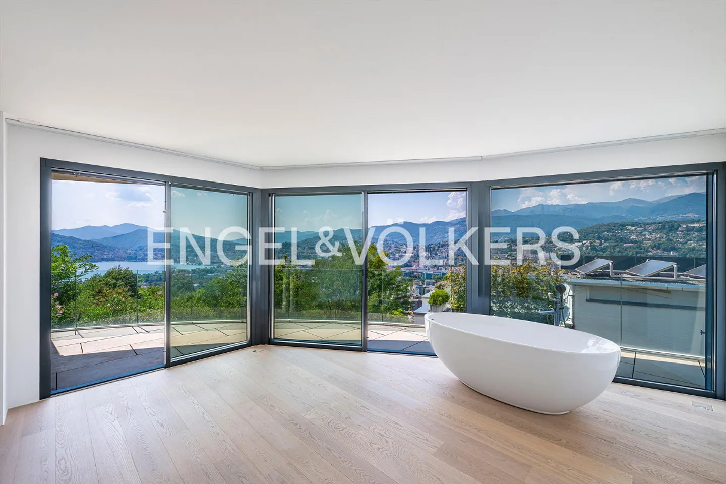 Sonnige Villa mit Pool und weitläufige Aussicht - Photo 7 of 13