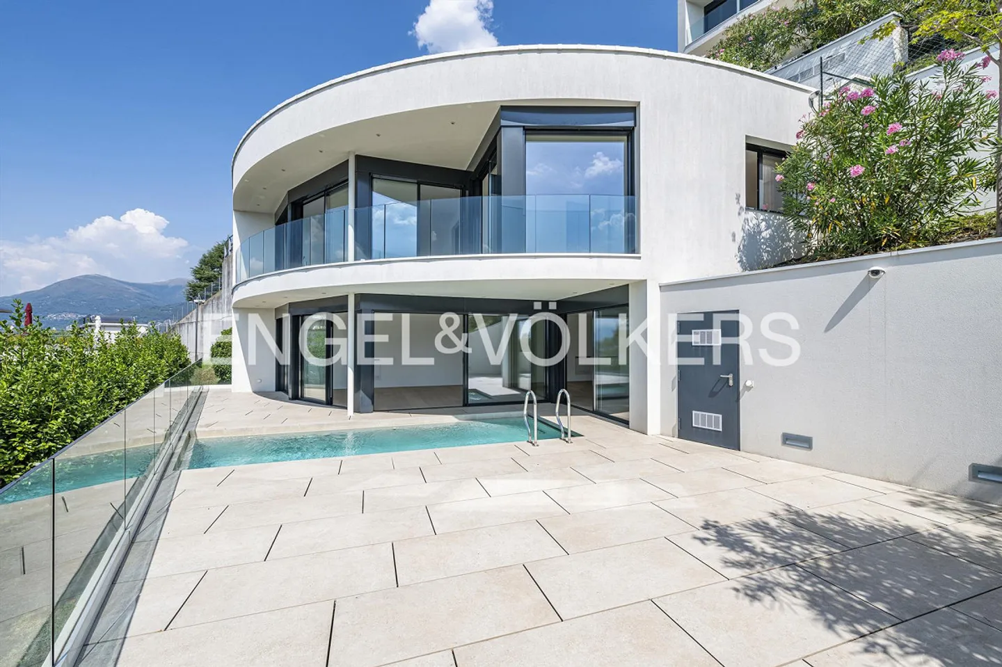 Sonnige Villa mit Pool und weitläufige Aussicht - Photo 13 of 13