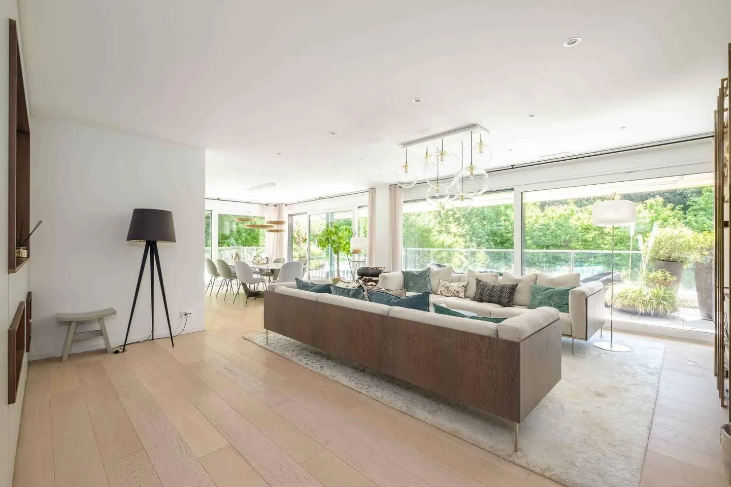 Exclusively! Superb 5-room apartment with terrace in a high-end residence - Photo 2 of 6