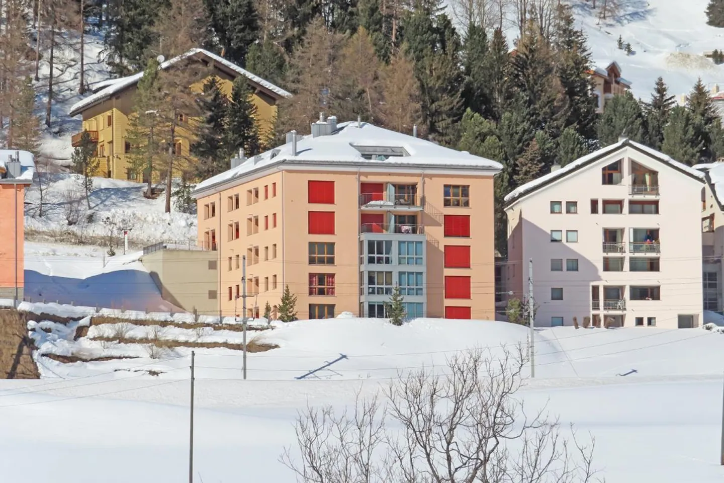 Charmante Dachwohnung mit Bergblick - Foto 1 von 13